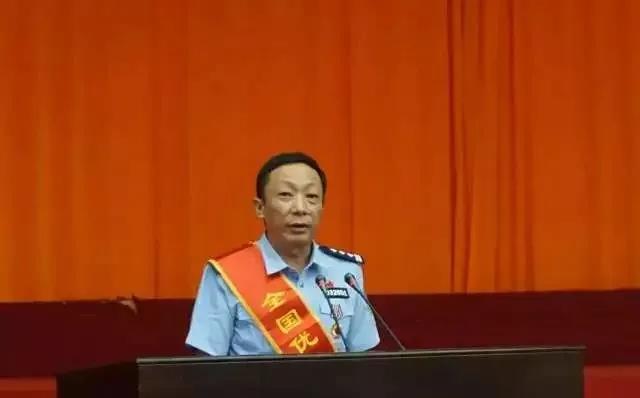 令毒贩胆寒的“冰峰”,让群众温暖的“大叔”——全国公安系统二级英雄模范申树彬